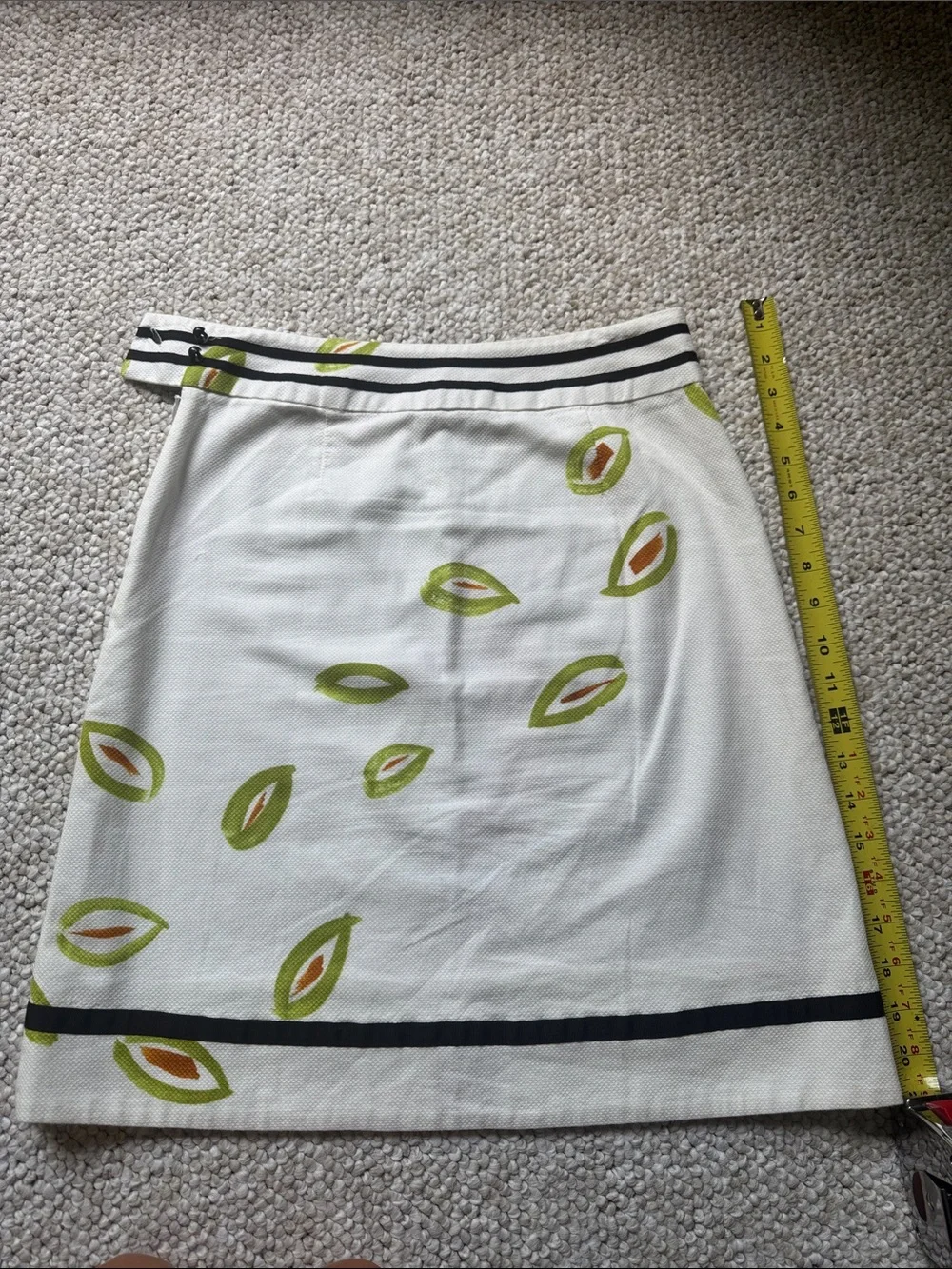 Edme & Esyllte Anthropologie White Skirt with Pink & Green Parrot Motif 0P